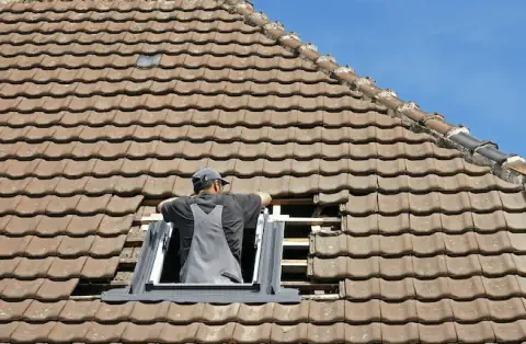 Pose de velux à la Chapelle des Marais